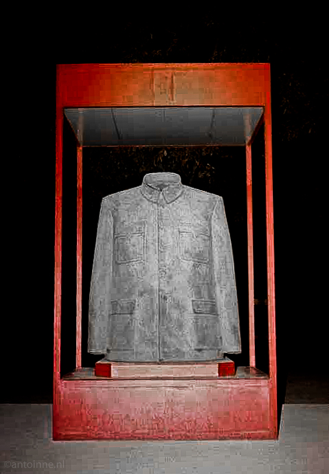 Legacy Mantle (by Sui Jianguo, Paris 1999)
