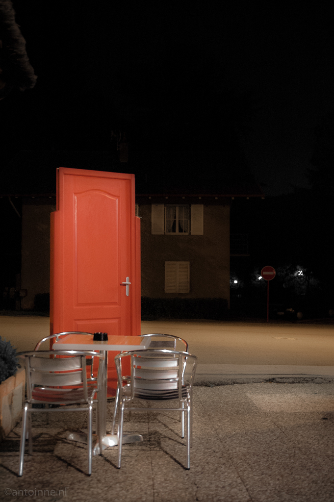 The red door (Le Ské Bar, Gérardmer)