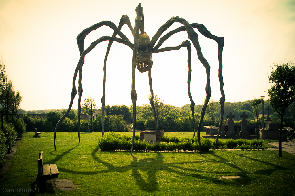 De spin op het graf van Ensor (Louise Bourgeois, Beaufort 2006)