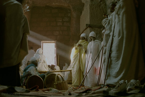 Zondagochtend, te kerk in Lalibela (2004)